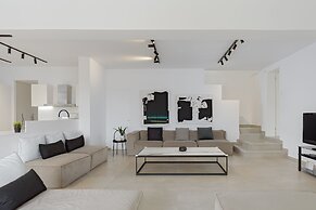 Athenian Black Villa