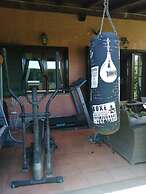 Villa Sleeps 6 With Garden and Gym