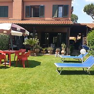 Villa Sleeps 6 With Garden and Gym