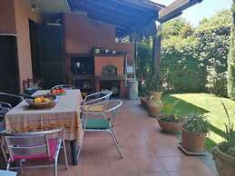 Villa Sleeps 6 With Garden and Gym