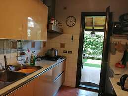 Villa Sleeps 6 With Garden and Gym