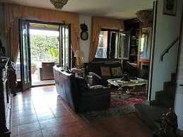 Villa Sleeps 6 With Garden and Gym