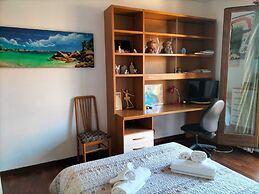 Villa Sleeps 6 With Garden and Gym