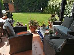 Villa Sleeps 6 With Garden and Gym
