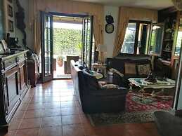 Villa Sleeps 6 With Garden and Gym