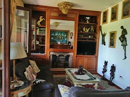 Villa Sleeps 6 With Garden and Gym