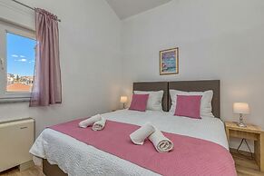 Island Resort Mihaela