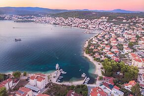 Island Resort Mihaela