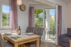 Island Resort Mihaela