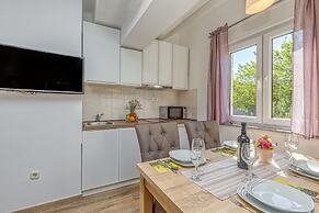 Island Resort Mihaela