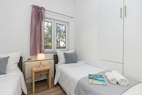 Island Resort Mihaela