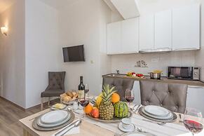 Island Resort Mihaela