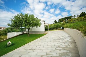 Modern House W.large Garden & Children Playground