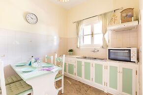 Aloe Apartments with private Spa Tub by Konnect