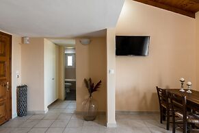 Aloe Apartments with private Spa Tub by Konnect