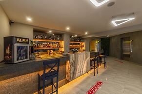 Tema 242 Hotel