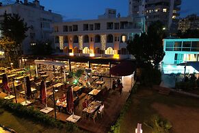 Tema 242 Hotel