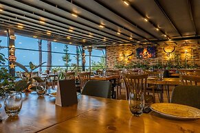 Tema 242 Hotel