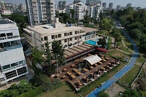Tema 242 Hotel