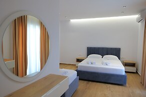 Summer Point Hotel