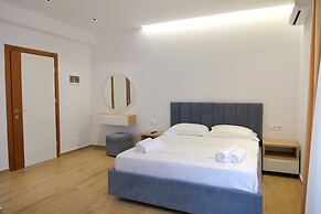 Summer Point Hotel