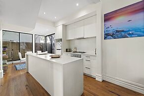 Light Filled Charming Townhouse
