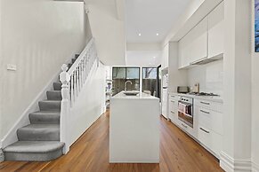 Light Filled Charming Townhouse