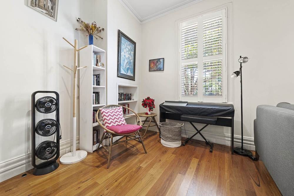 Light Filled Charming Townhouse
