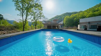Gapyeong Yeoldudal Spapension&camping