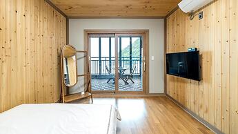 Namhae Yanghwa Seaside Pension