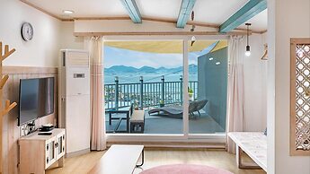 Namhae Gooreamyelmae Pension
