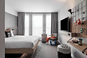 Moxy Lyon Airport