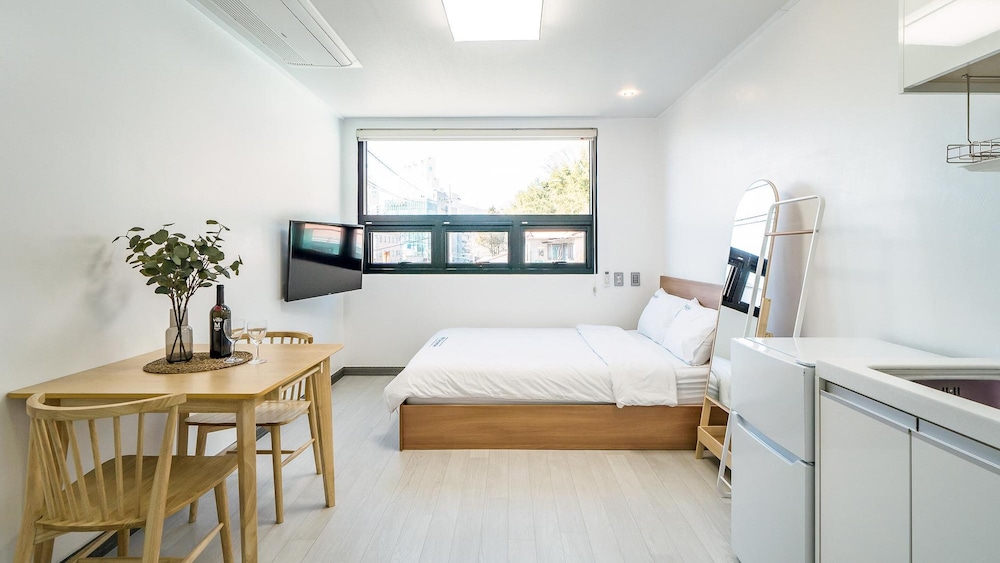 Yeosu Nangmanstay Pension