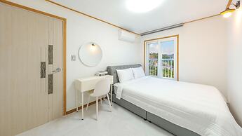 Yeosu Dulggot Pension