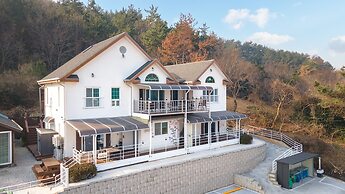 Yeosu Dulggot Pension
