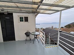 Yeosu Dulggot Pension
