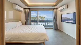 Yangyang Haettuneonchangmoon Pension