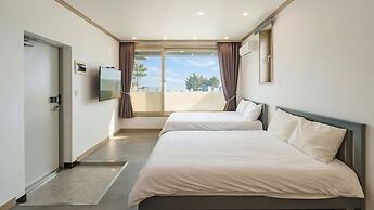 Yangyang Haettuneonchangmoon Pension