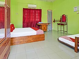 OYO 90278 Redzwan's Beach Resort