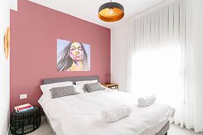 Panoramic Seaview Balcony Escape by Sea N Rent
