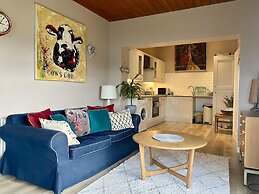 1 Bed Flat - Sleeps 5 - Parking - Garden - Pets