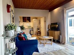 1 Bed Flat - Sleeps 5 - Parking - Garden - Pets