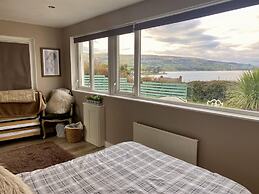 1 Bed Flat - Sleeps 5 - Parking - Garden - Pets