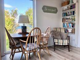 1 Bed Flat - Sleeps 5 - Parking - Garden - Pets