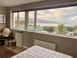 1 Bed Flat - Sleeps 5 - Parking - Garden - Pets