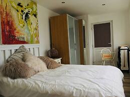 1 Bed Flat - Sleeps 5 - Parking - Garden - Pets