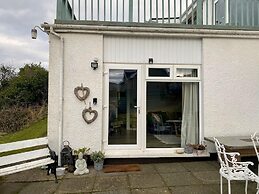 1 Bed Flat - Sleeps 5 - Parking - Garden - Pets