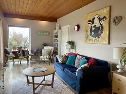 1 Bed Flat - Sleeps 5 - Parking - Garden - Pets