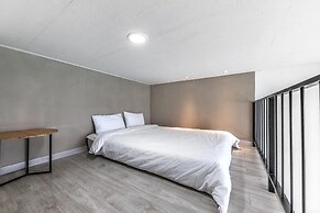Yeosu Lastella Pension
