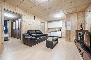 Goseong Jjun Camping Pension